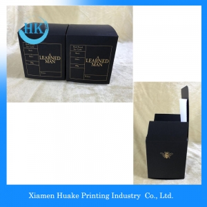 Caixa de cartão preta de carimbo quente do ouro do logotipo com o forro ondulado para o perfume 